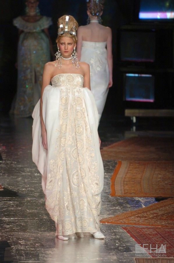 thehamptonsboy's tweet image. …thinking about Galliano's Spring-Summer 2005 collection and how Gisele failed with the look at the Oscars. #Galliano #JohnGalliano #ChristianDior #Gisele #GiseleBundchen #Leo #LeonardoDiCaprio