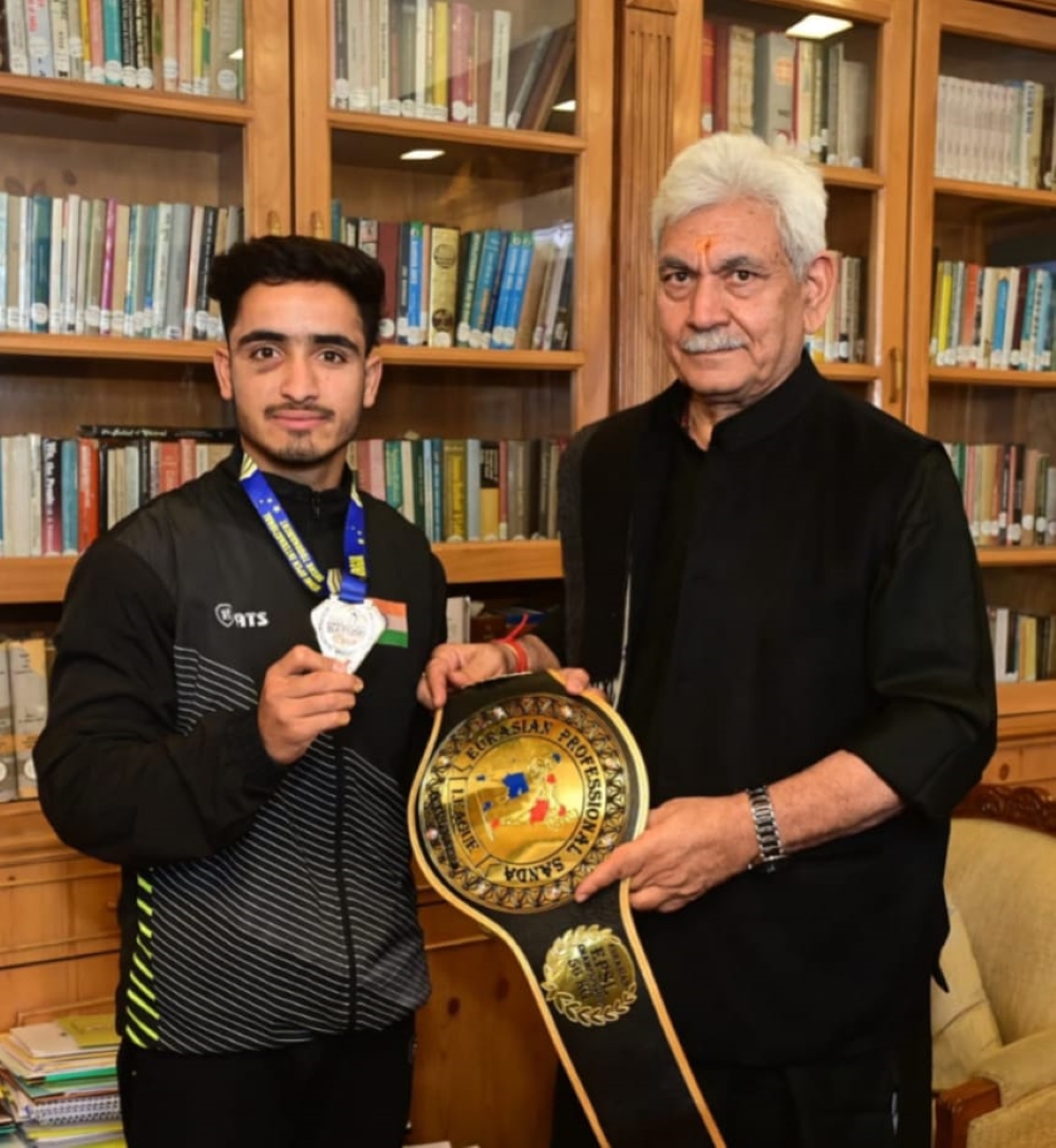 jkmediasocial's tweet photo. LG Manoj Sinha today met Sh Musharaf Qayoom, International Wushu player, at Raj Bhawan.

The Lt Governor congratulated the young athlete from Baramulla for clinching the Eurasian Professional Sanda League title in Georgia.

@diprjk https://t.co/haqlLCXi8d