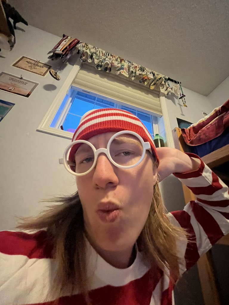 BeenDunse's tweet photo. @RespectfulMemes Halloween costume coming together nicely https://t.co/k059P9QfFt