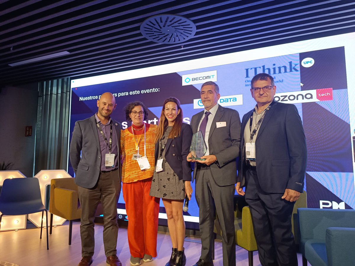 ✨ Y celebramos nuestros 20 años 

🧡 Momentos con Alfonso Bucero, Albert Cubeles, Elisabet Duocastella y Sergio Ughetto  a los que mandamos un caluroso afecto 

🥇 Finalizamos con una entrega de una insignia a todos nuestros socios y presentes. 

#PMI20AnysBCN
#SinFronteras