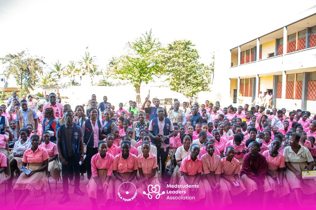 Tôt le matin, nous avons rencontré les apprenants et professeurs du Collège Protestant d’Aného (plus de 200 participants) 

#cancerdusein #écoles #Aného #dépistage #OctobreRose2024
