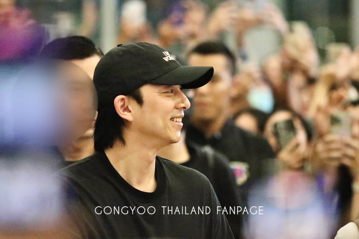 gongyoothailand's tweet photo. คุณความรักเดินทางกลับแล้วนะคะ 😊

ขอบคุณโอปป้าสำหรับความสุขและรอยยิ้มที่มามอบให้แฟนๆชาวไทย ขอให้เดินทางกลับโดยสวัสดิภาพ 

แล้วเจอกันใหม่งานหน้าน้าาา 🥰
(แอบสัญญากันเบาๆแล้วนะ ^^)

#BecauseOfYOO #GONGYOOinThailand
#LotussxGONGYOO #gongyoothailandfanpage
#กงยู #GongYoo #공유 #공지철