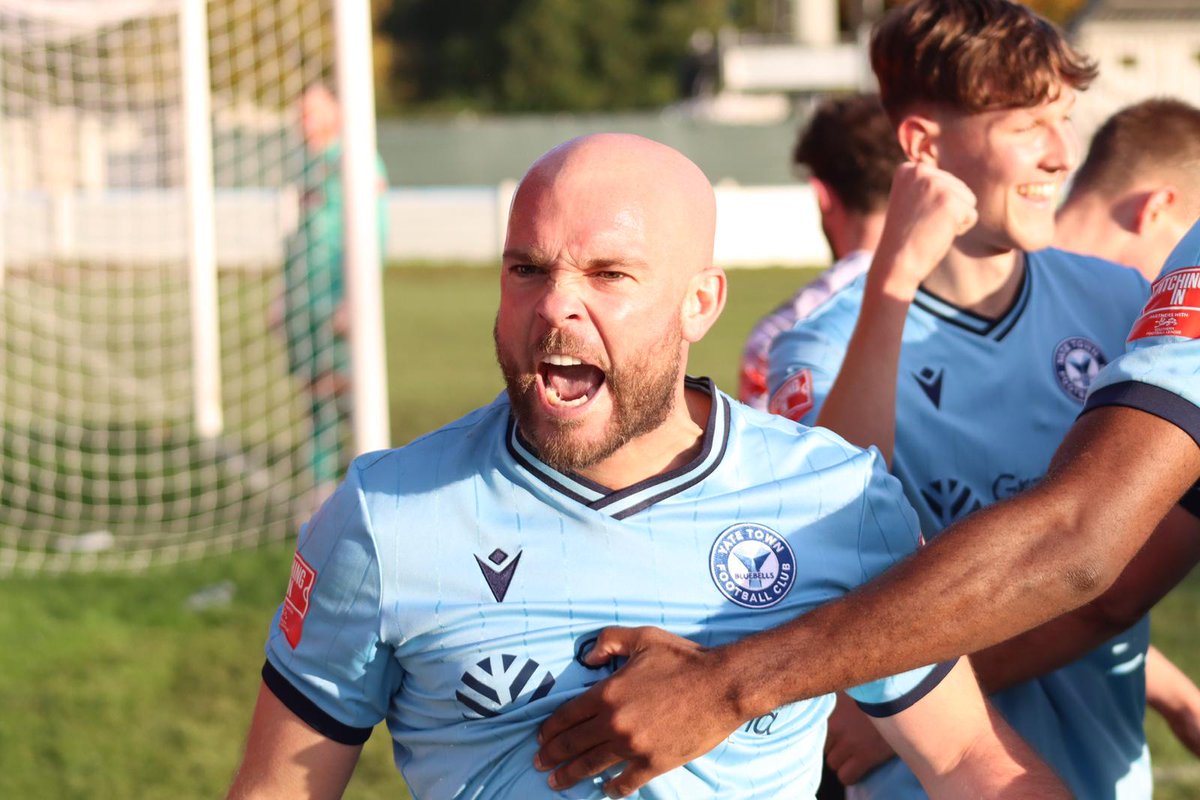 YateTownFC's tweet photo. Ross Stearn, that is all. https://t.co/y3qKmcVob2
