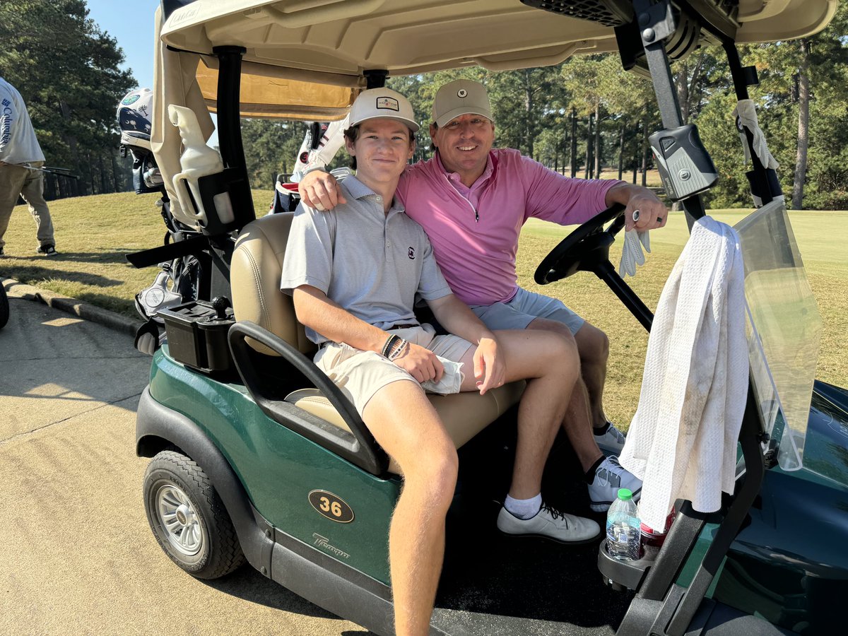 columbia_cc's tweet photo. Day 1 of CCC’s Member Member Tournament! 🏌️‍♂️☀️ https://t.co/CB2i50zBGR