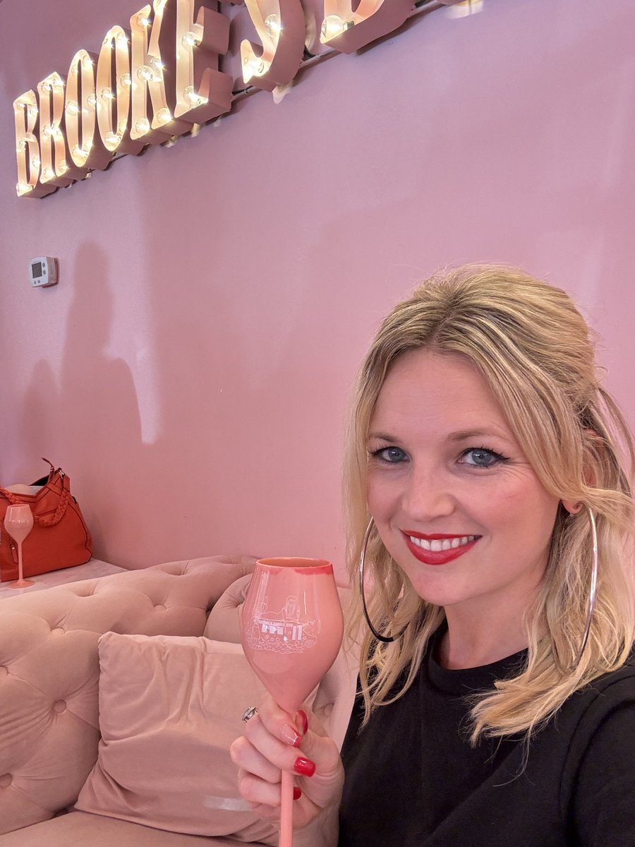 brooke_burfitt's tweet photo. Brooke + Bubbles = 😊

You can tell which is my glass 💋🤭

Rainbow beer was happy 

#prosecco #bb #bubbles #fredericksburg #pink #redlipstick #cadillac #pinkpower #texas #roadtrip #fall #bubbleoclock🍾 https://t.co/yowqBtydIC