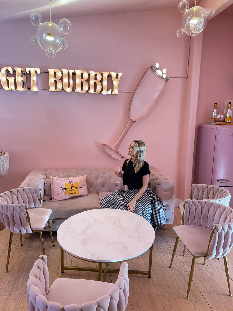 brooke_burfitt's tweet photo. Brooke + Bubbles = 😊

You can tell which is my glass 💋🤭

Rainbow beer was happy 

#prosecco #bb #bubbles #fredericksburg #pink #redlipstick #cadillac #pinkpower #texas #roadtrip #fall #bubbleoclock🍾 https://t.co/yowqBtydIC