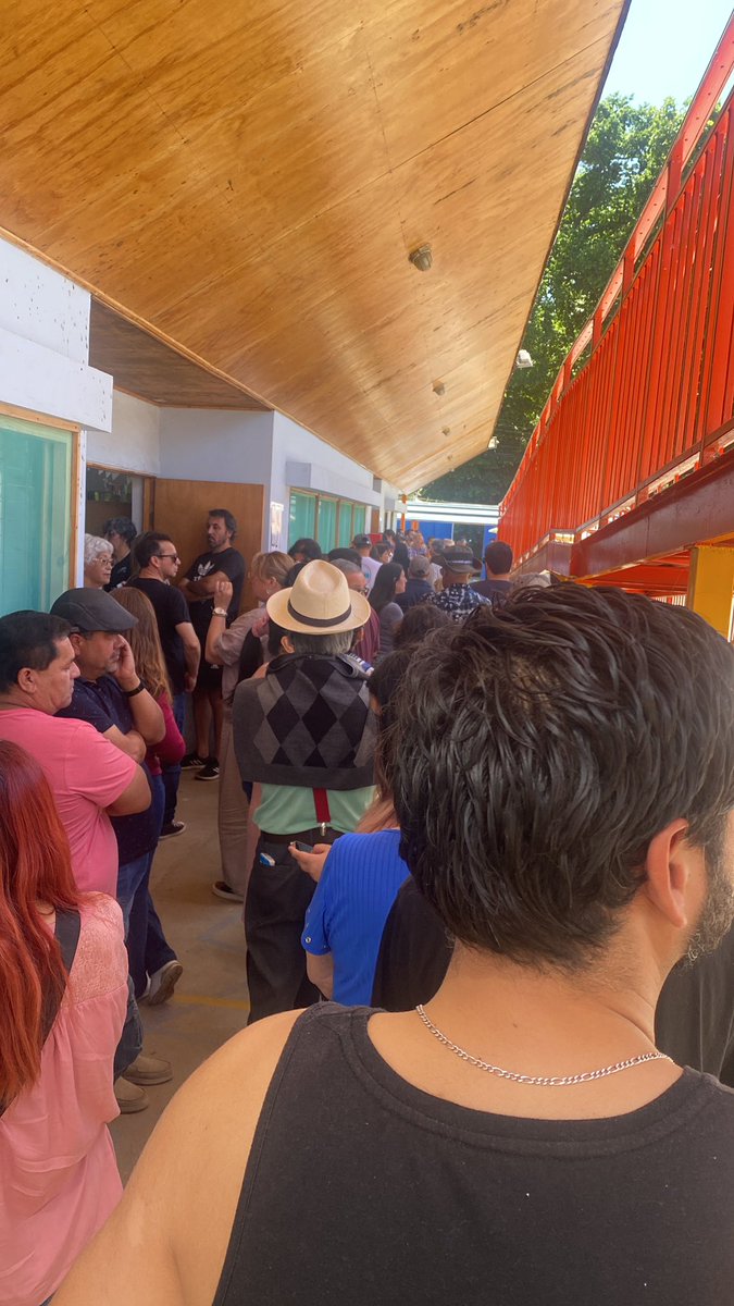 Largas filas para votar en escuela Brasilia de Limache (ex 135) <a href="/g5_noticias/">G5 Noticias</a> <a href="/radio_festival/">Radio Festival</a> <a href="/Cooperativa/">Cooperativa</a> #Elecciones2024CL #Limache
