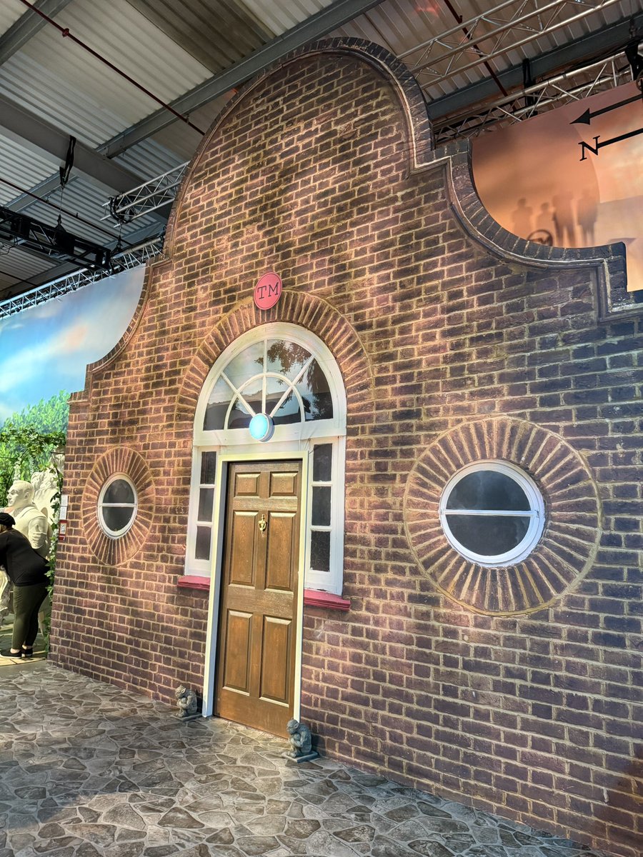 optimisticyetis's tweet image. Guess who won the taskmaster live experience? This guy right here! Biggest achievement of my life. 😂 #taskmaster #taskmasterliveexperience