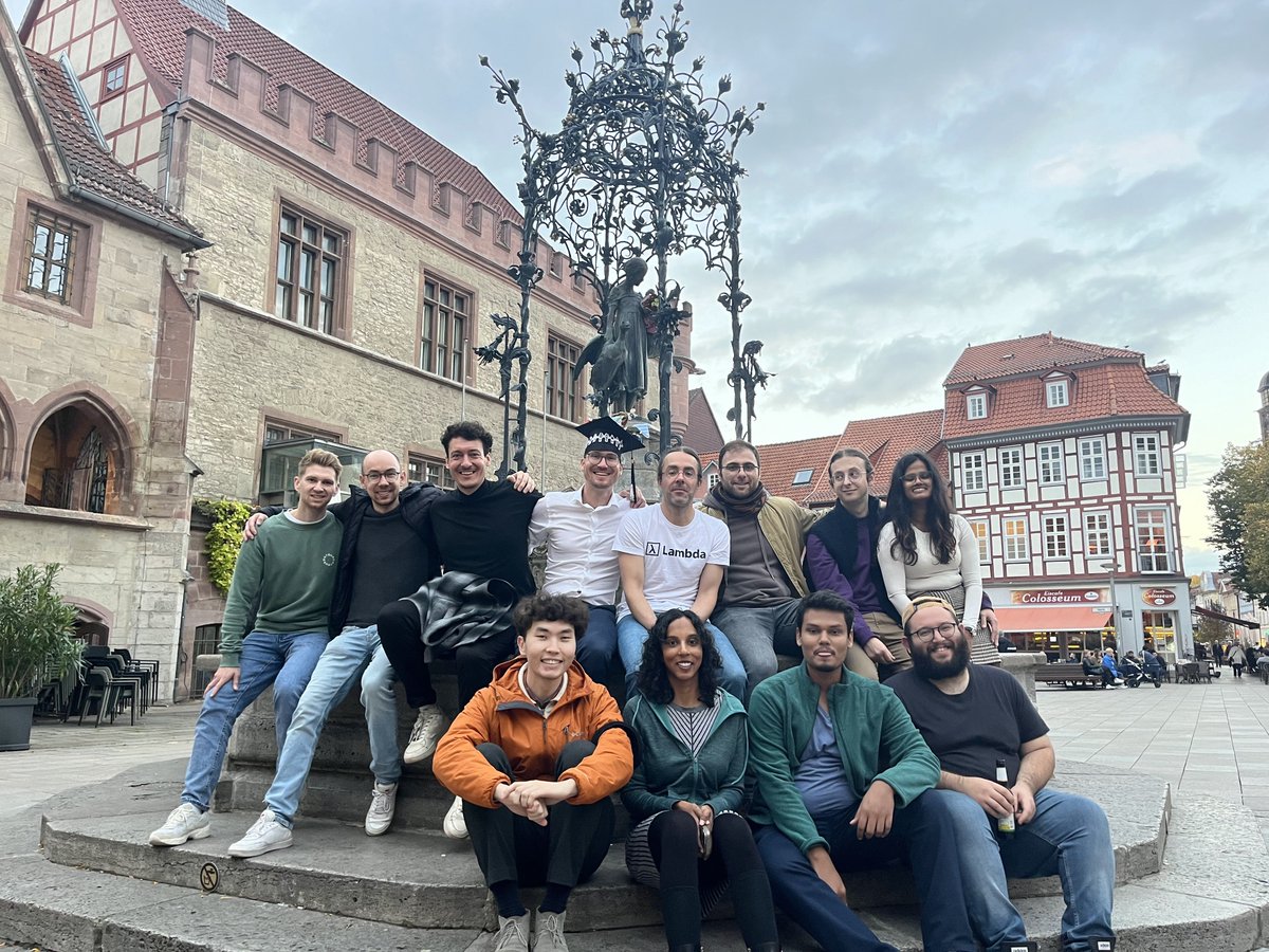 LurzKonstantin's tweet image. Very excited to announce that I&apos;ve successfully defended my PhD from @uni_tue!

A special thanks goes to my amazing supervisor and mentor Fabian Sinz and to my lovely colleagues at @sinzlab and @AToliasLab  who made this journey so exciting and rewarding!