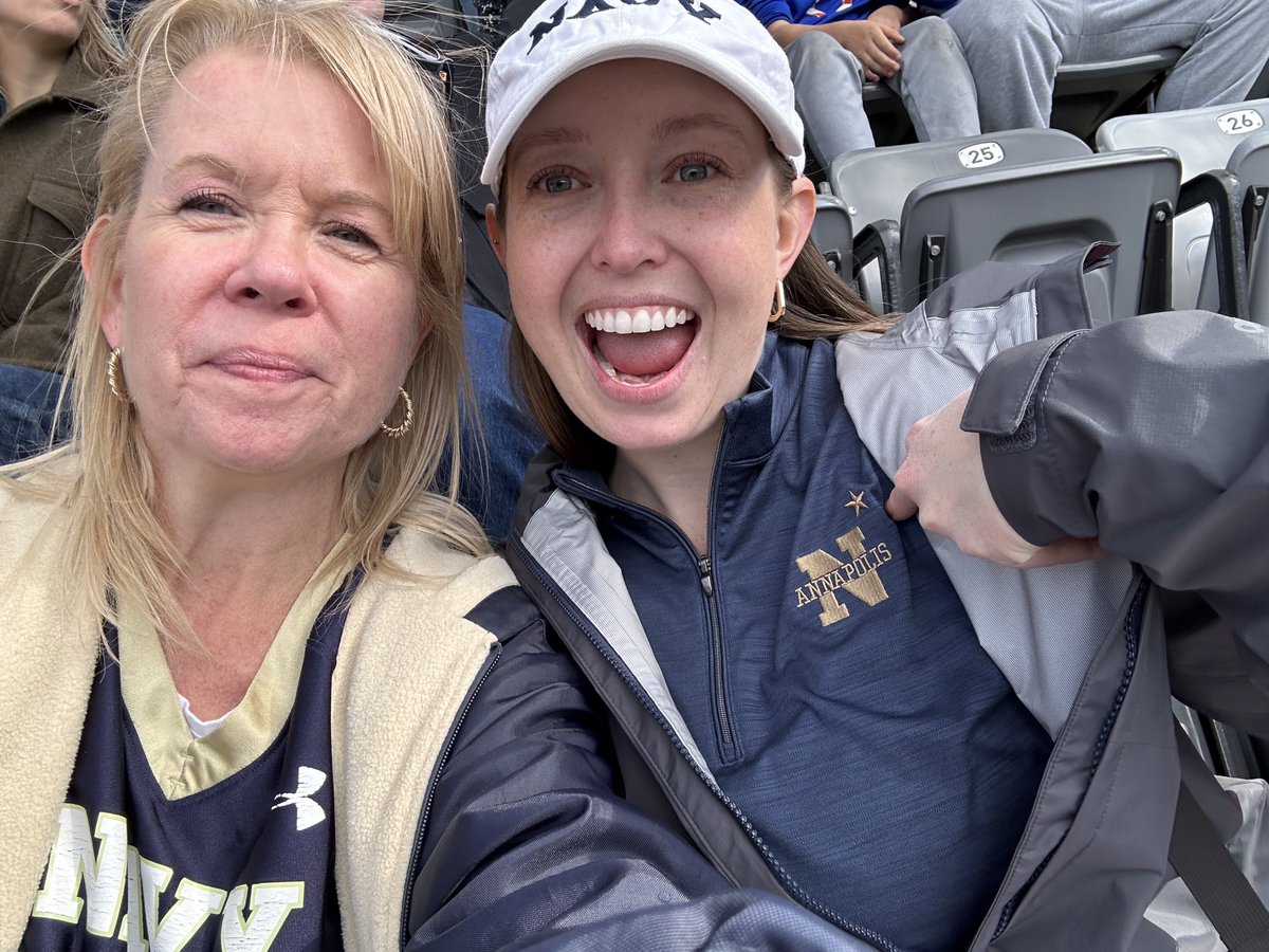 Simplycfrey's tweet photo. Go Navy, Beat Notre Dame #GoNavy 🏈💛💙 https://t.co/5eSnJvvycy