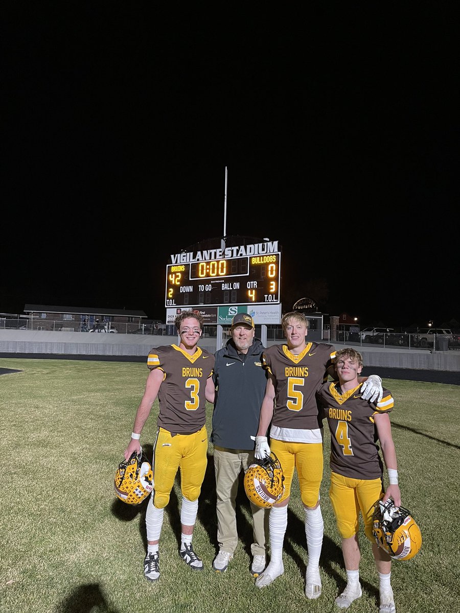 PatDLarson's tweet photo. Way to finish strong. Senior night. Linebackers kicked butt. 4 interceptions- 2 pick-six @conor_toivonen @MccauleyJacksen undefeated in the West. #1 seed. Sorry didn’t have Toivi in the pic #LB4Life #GoBru https://t.co/cgAnVbvIVQ