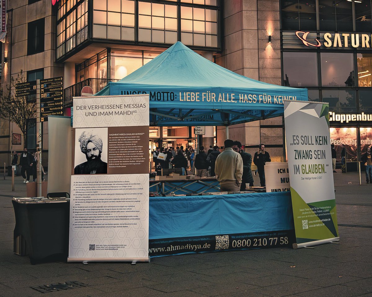 AhmadiyyaJugend's tweet photo. Unsere Dialogaktion in Heidelberg, Heilbronn und Siegen war ein wunderbarer Austausch! Die Ahmadiyya Jugend führte spannende Gespräche in den Straßen und sprach mit den Menschen über Glauben, Frieden und Zusammenhalt. 

#Dialogaktion #Frieden #Heidelberg #Heilbronn #Siegen https://t.co/5IRm0mTqkw