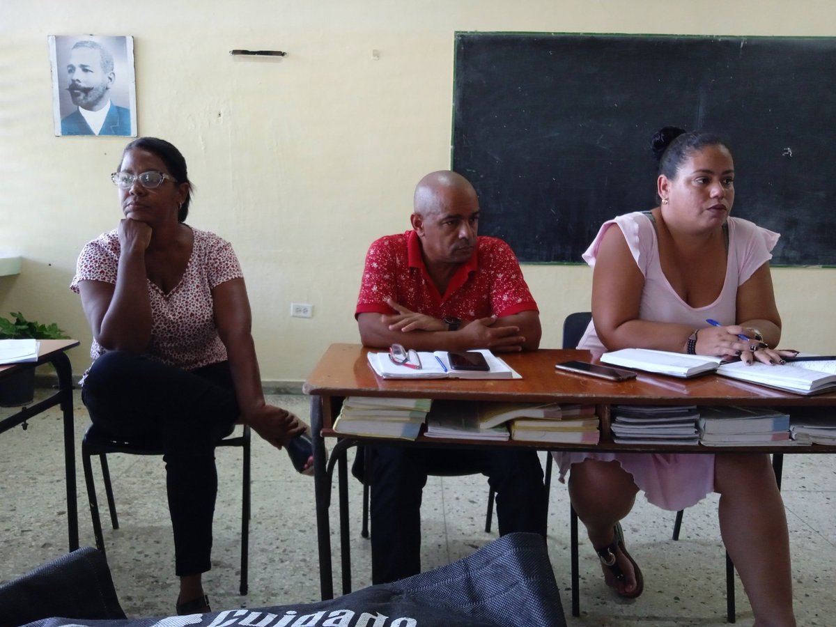hemetod's tweet photo. Intercambio del Consejo de Dirección municipal con directores y funcionarios para el  aseguramiento exitoso del reinicio del curso en el CP Alturas de Alamar.
@DgeEste 
@DGHE14764 
@HEdgeAEE https://t.co/Ir3GPnmdSj