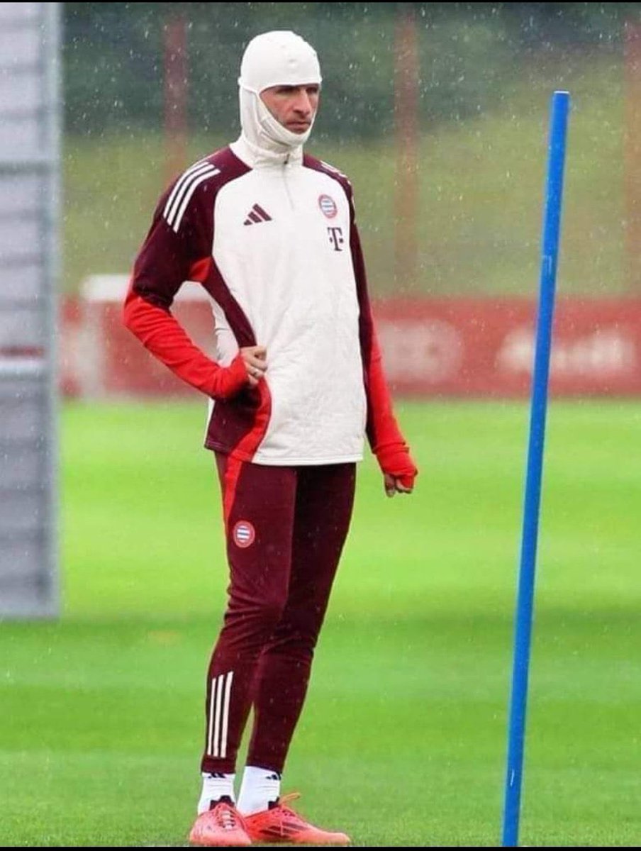 Joshua__Ubeku's tweet photo. Barcelona don make Muller kolo! 😭💔 https://t.co/E2D1u58wGJ