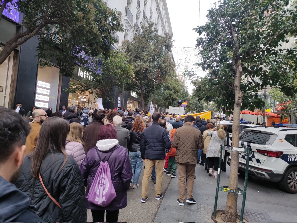 Los barrios del sur de Madrid dicen NO al crematorio. NO a un <a href="/MADRID/">Ayuntamiento Madrid</a> y <a href="/AlmeidaPP_/">José Luis Martínez-Almeida</a> que los han convertido en un vertedero.