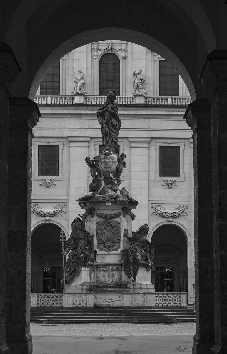 Laura Chouette tweet media