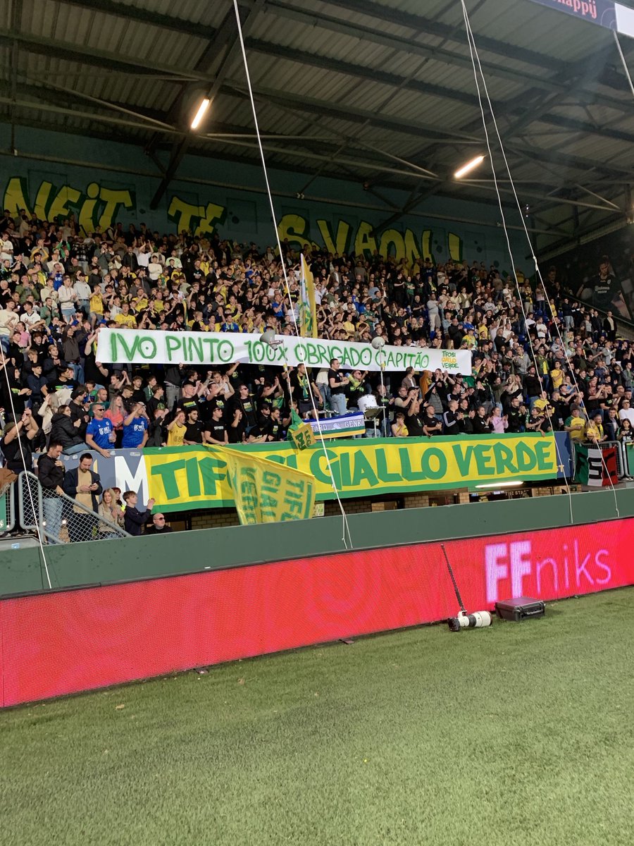 Felicitatie voor de aanvoerder ⁦<a href="/ivopinto6/">Ivo Pinto</a>⁩ vanwege 100 officiële wedstrijden in het geel-groene shirt van ⁦<a href="/FortunaSittard/">Fortuna Sittard</a>⁩ na afloop van de gewonnen wedstrijd tegen ⁦<a href="/fcgroningen/">FC Groningen</a>⁩ #forgro