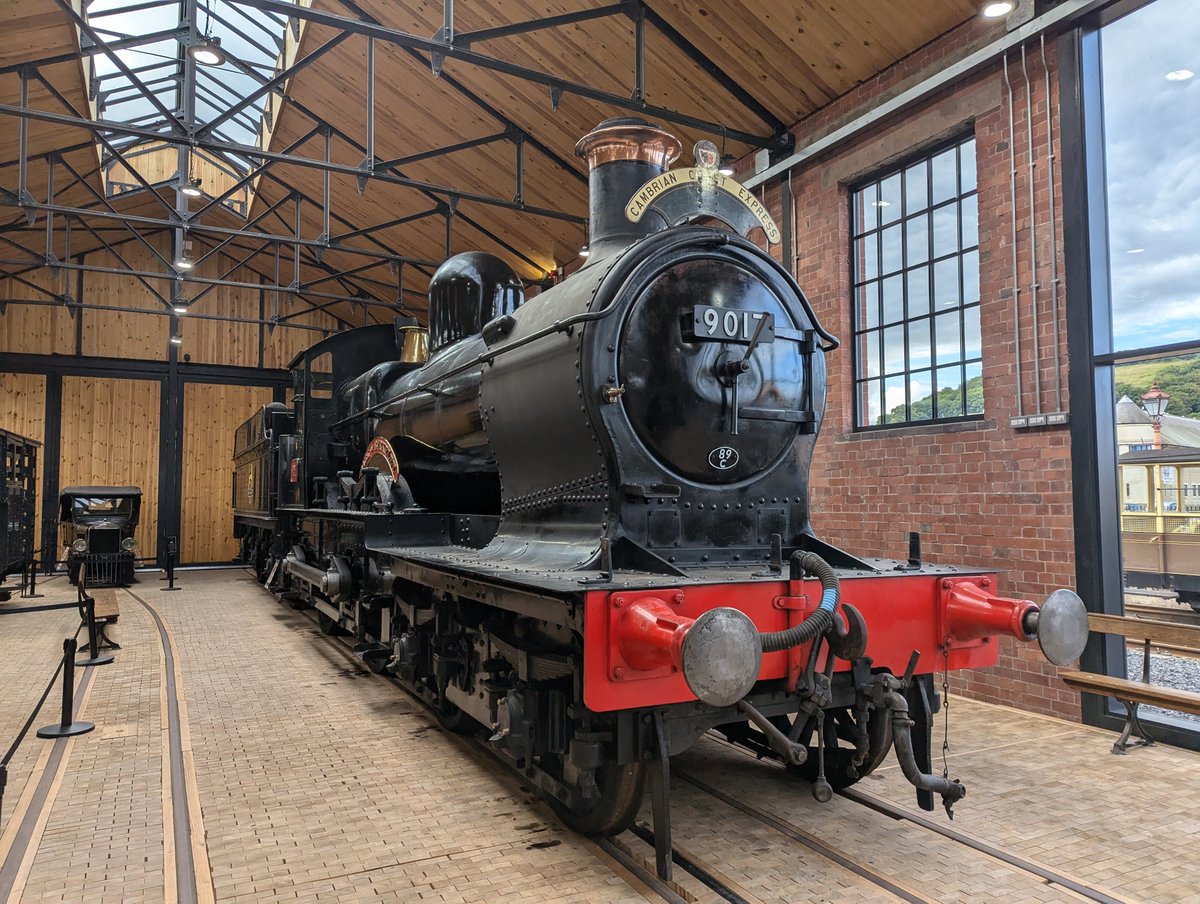 Last post on here

If anyone wants to follow me on bluesky, here's my profile:

bsky.app/profile/wrduck…

(pic for attention)