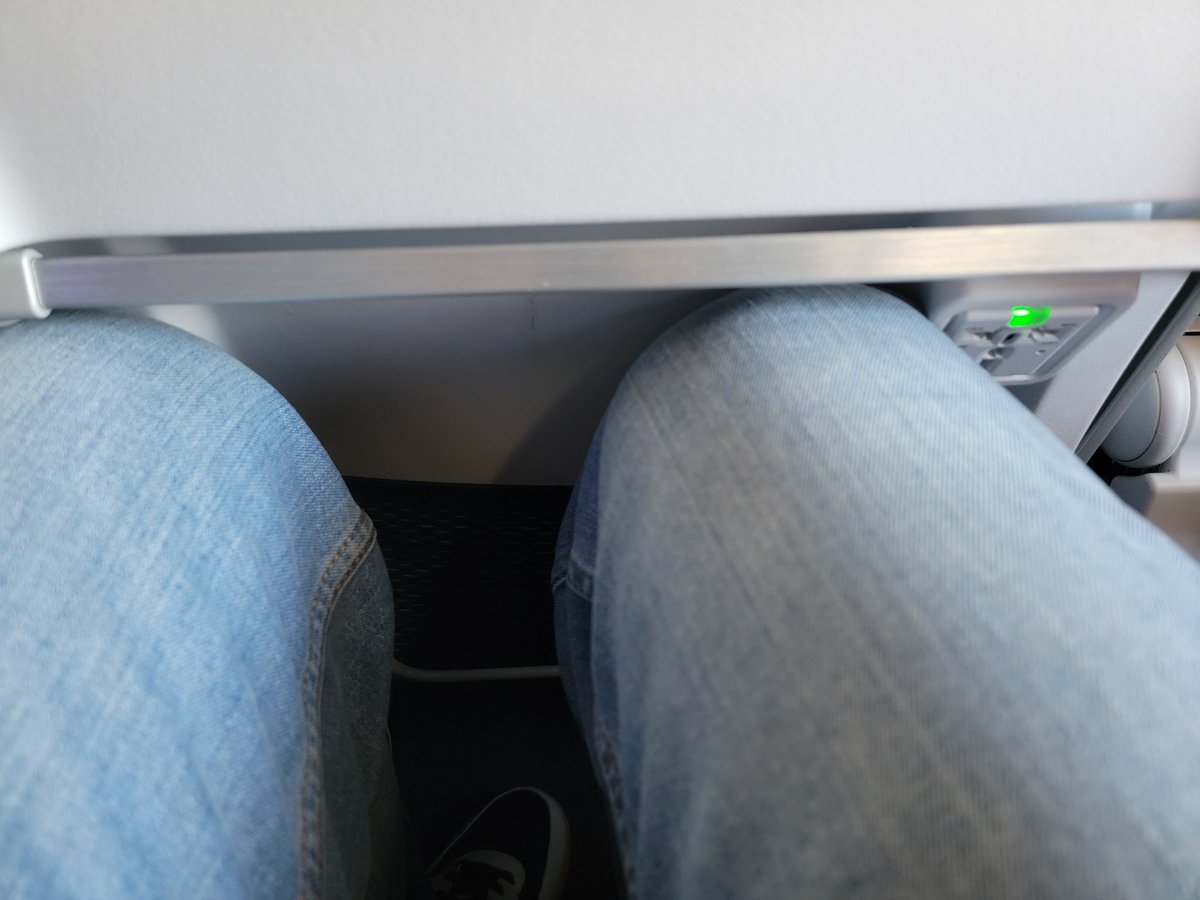 BigTomLasVegas's tweet image. @AlaskaAir this is horrible placement of your plug, for those of us that are tall.   I guess eventually I just can&apos;t fly.  

#bigmanproblems. #airlinesdontcare