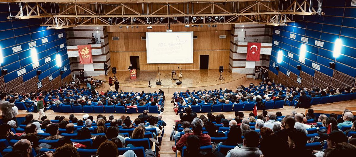 <a href="/AnkaraTkp/">TKP Ankara</a> TKP Genel Sekreteri Kemal Okuyan, 29 Ekim Büyük Halk Buluşması'nda:

"1919'dan 1923'e bu ülkede bağımsızlık için emperyalizme karşı, cumhuriyet için saraya karşı kim mücadele ettiyse, emek verdiyse başta Mustafa Kemal Atatürk olmak üzere hepsine, herkese selam olsun"