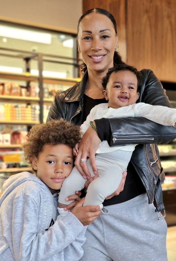 JadeLJohnson7's tweet photo. Still can't believe im a mum of TWO! 😱🙏🏽🥰✨️❤️ 

#mumoftwo #grateful #parenting https://t.co/Lsm9pxxPui
