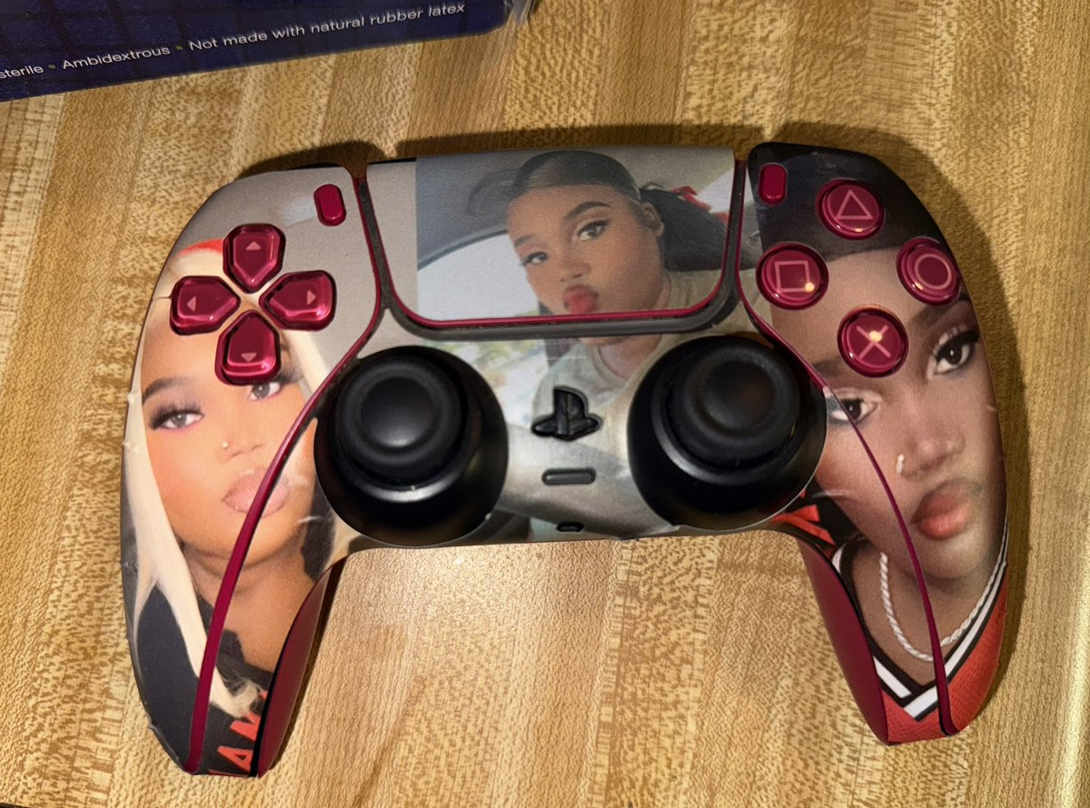 D18Tee's tweet photo. #PS5 #Controller #Skin https://t.co/S7ZjXF50Sa