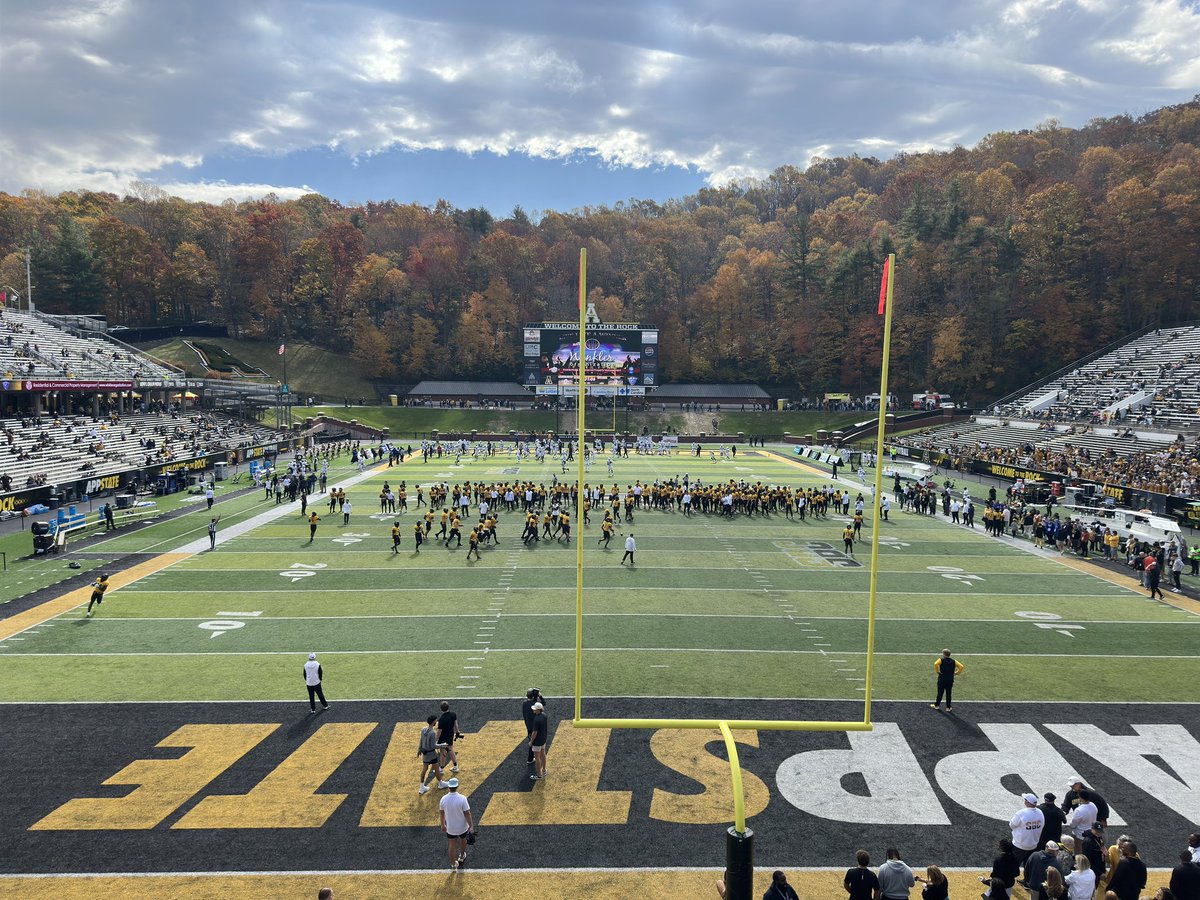 ASUTomNerad's tweet photo. 30 minutes until kickoff. Letβs go @AppState_FB β¬οΈπ¨π #MountainStrong #BeatGAState https://t.co/mGMR6BLMOO
