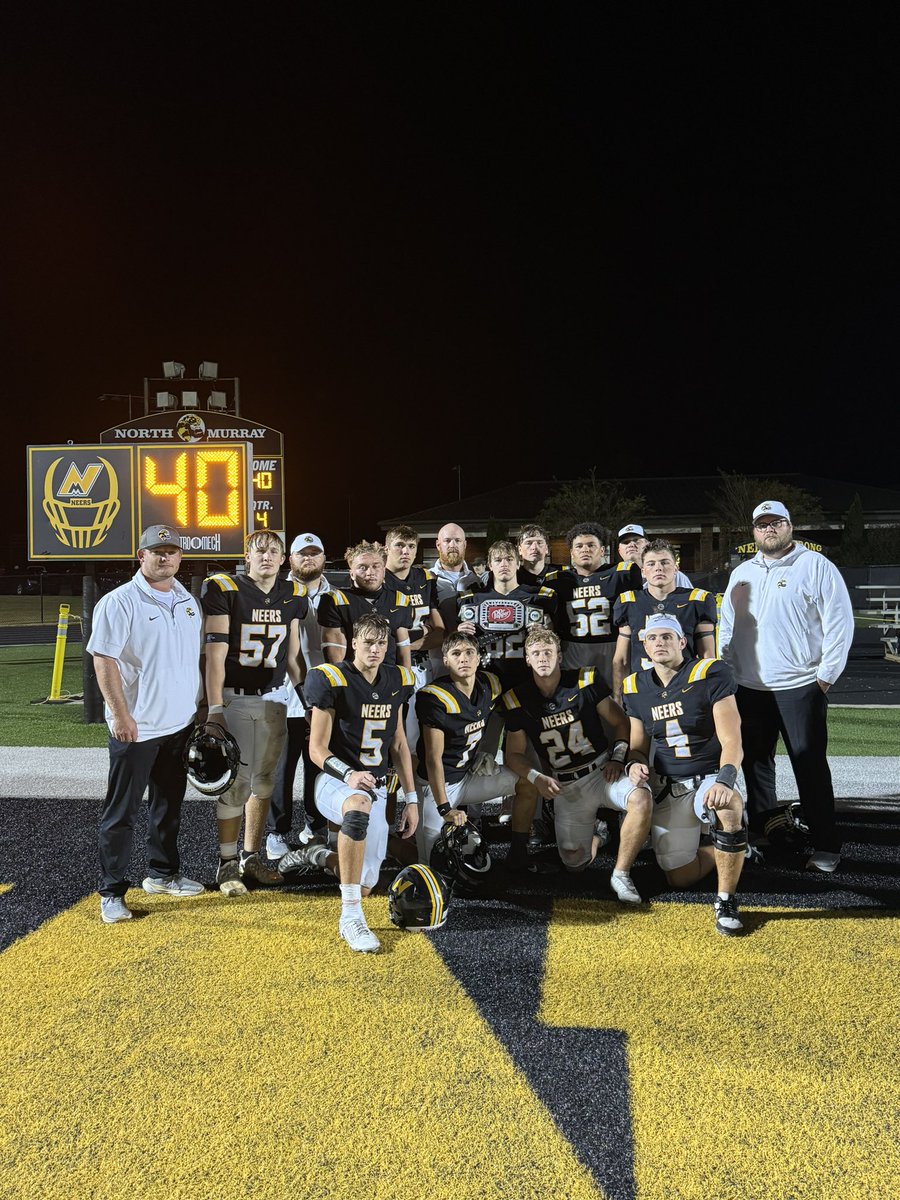 crainey19's tweet photo. What a great homecoming last night! My baby girl was the crown bearer and did so good!!! Super proud of her, it made my heart full. Love this football team, great job last night. Also good to see many former players out there last night! #GoNeers #RTDV https://t.co/qIW6ThpDUX