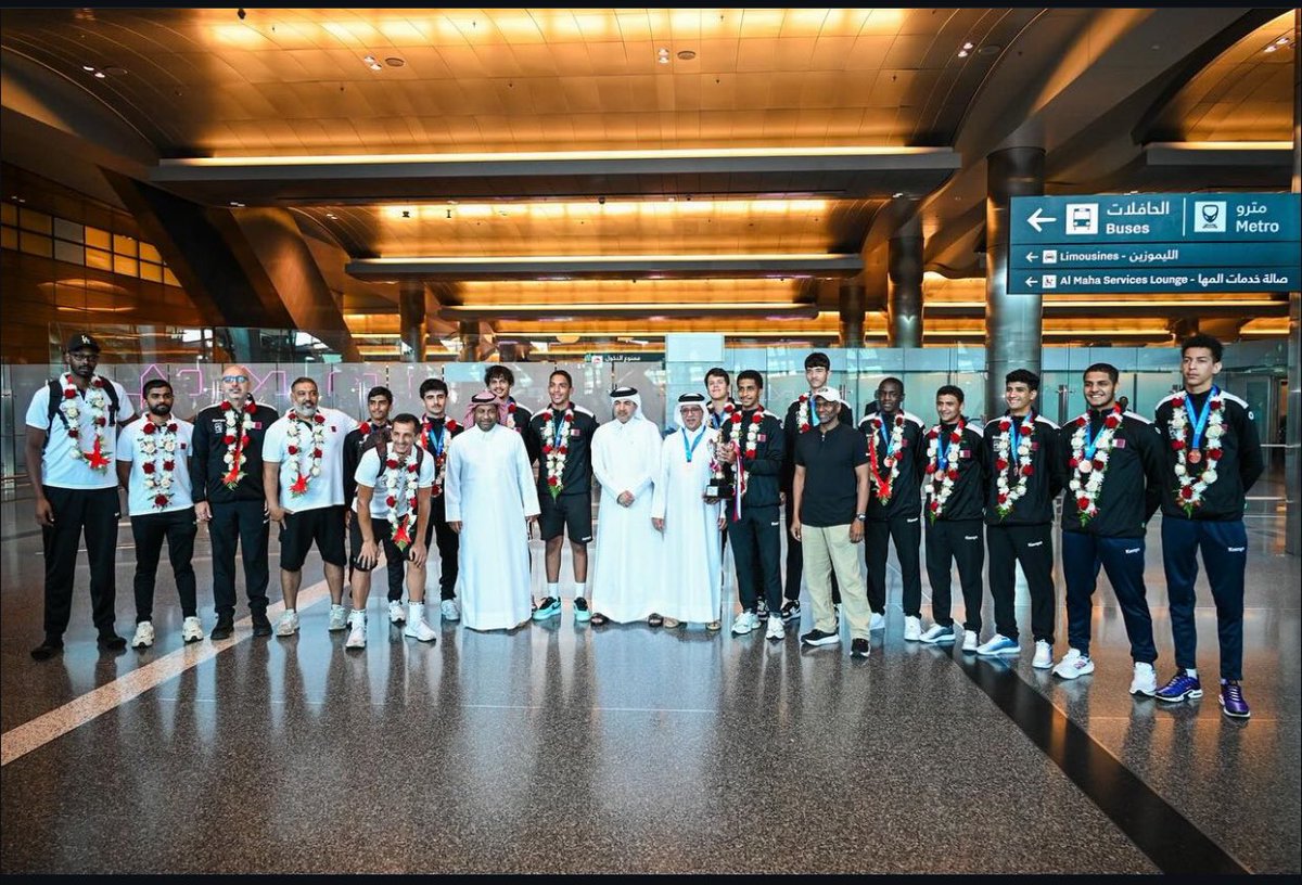 medobanco2's tweet photo. استقبال السيد/ احمد الشعبي رئيس الاتحاد القطري لكرة اليد والسيد/ محمد جابر الملا امين السر للفريق بعد التاهل لكاس العالم بتونس في وجود السيد/ خليفه الجاسم رئيس البعثه وامين السر المساعد
🇶🇦🇶🇦🇶🇦🇶🇦🇶🇦🇶🇦🏆🏆🥉🥉🥉 https://t.co/WR1p0Xo0WK