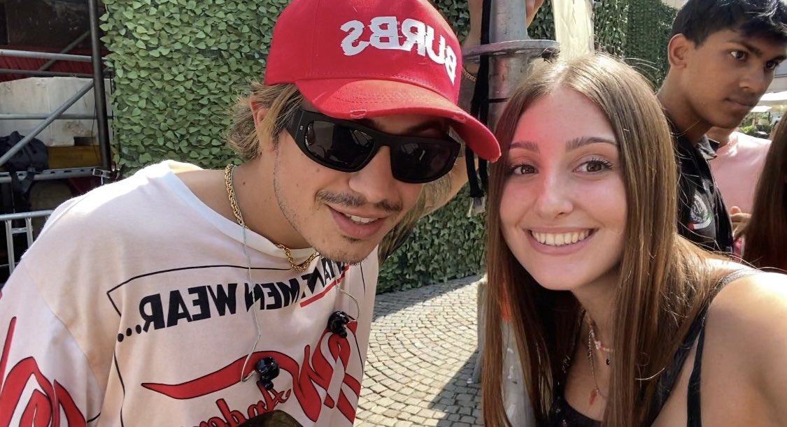 claudia_bef_'s tweet photo. come per i bambini le stelle filanti🫂 https://t.co/lizh1ZKdd4