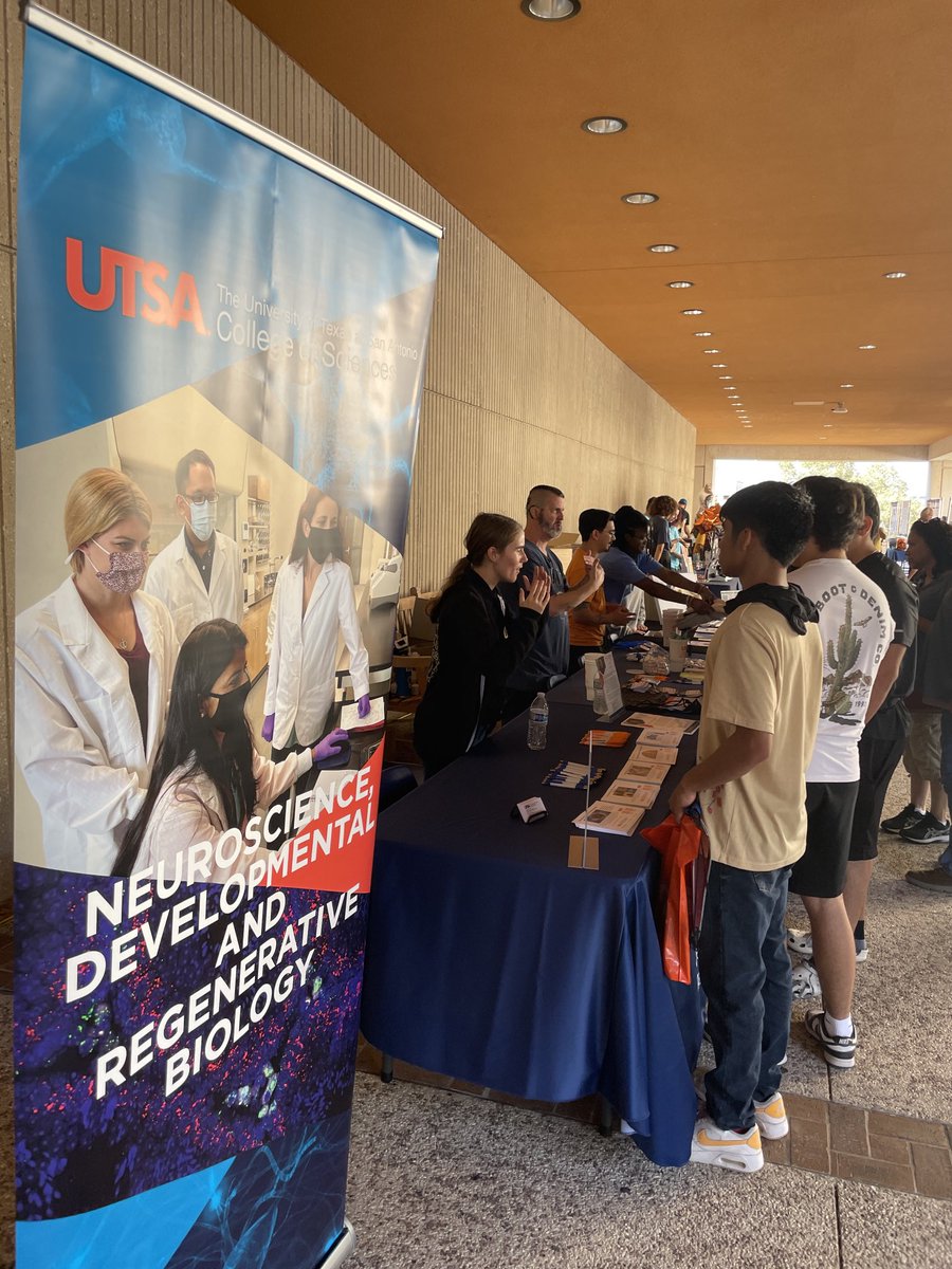 UTSANeuroDevRe1's tweet image. Happening now at #UTSA day! Interested in brains, neuroscience, developmental or regenerative biology? Come see our table today!