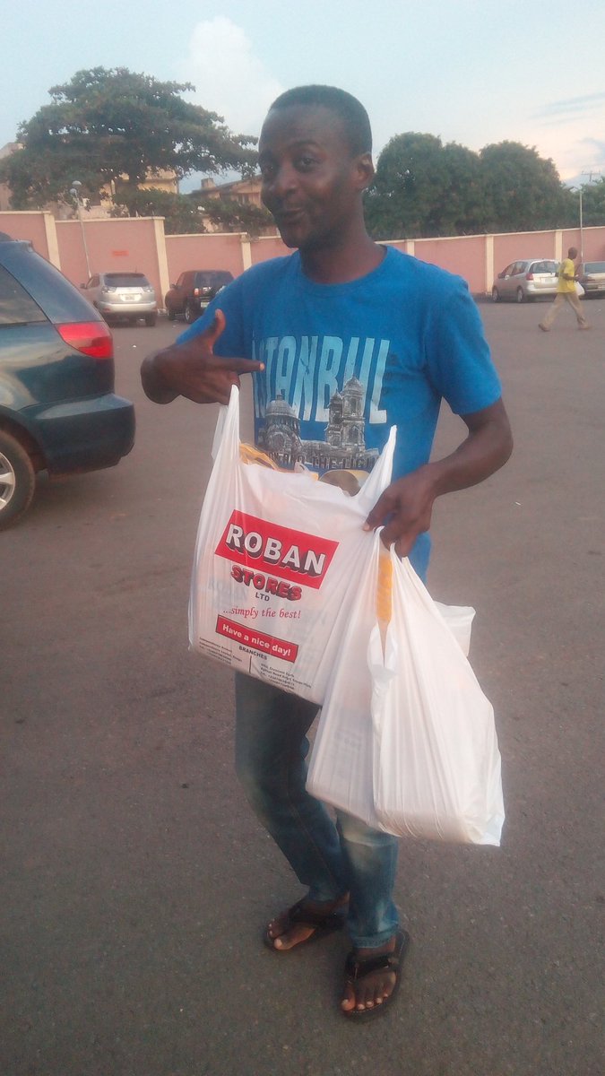 UncleRay0's tweet photo. Roban stores Agbani road Enugu, The very year Agbani road branch was opened!
I've been so consistent in buying my house wares and guess what?
Una bread is top notch
I celebrate you @25

#RobanStores #Robanstoreenugu #Robanat25 #RobanStoresAgbaniRoad https://t.co/uAuY3BAipS