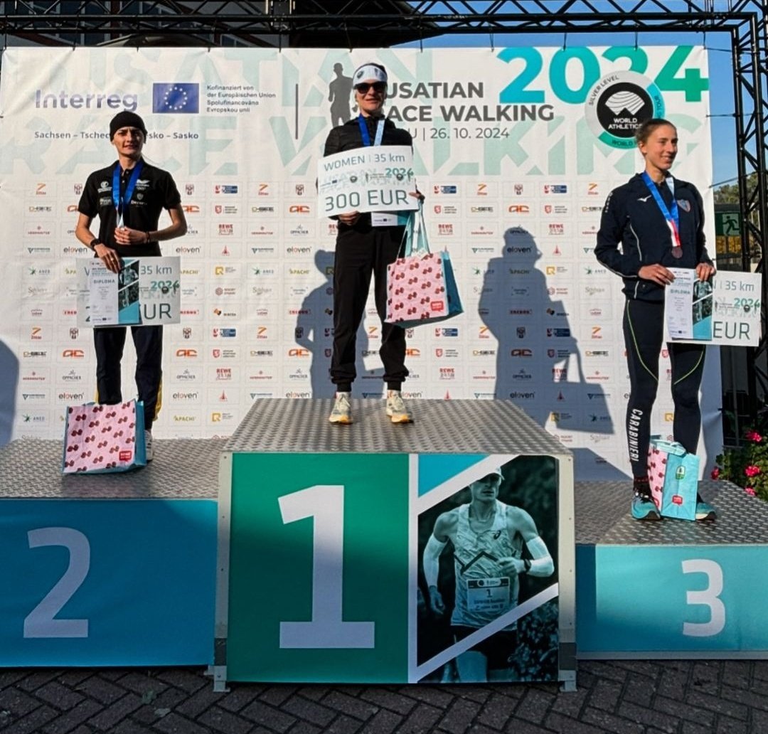 PODIO, RECORD y CLASIFICACIÓN AL MUNDIAL 2025 🌍🇨🇴 
La marchita colombiana  Lorena Arenas incursiona a lo grande en nueva distancia,los 35 K,logró el 2do lugar en la Lusatian International Race en Alemania, récord nacional con 2:46:44 y se clasificó al Mundial de Japón 2025 Japón