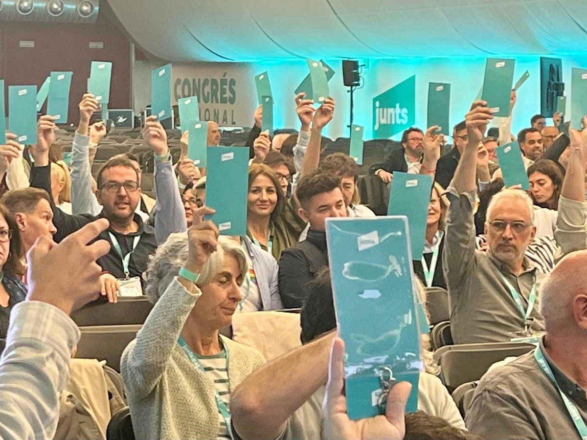 Aquest cap de setmana a <a href="/Juntspercat/">JUNTS</a> fem un congrés per sortir-ne més forts i amb una estratègia clara per ser l’alternativa que el país necessita. Per posar el partit encara més al servei de la gent, dels seus reptes, anhels i preocupacions. #CongrésJunts