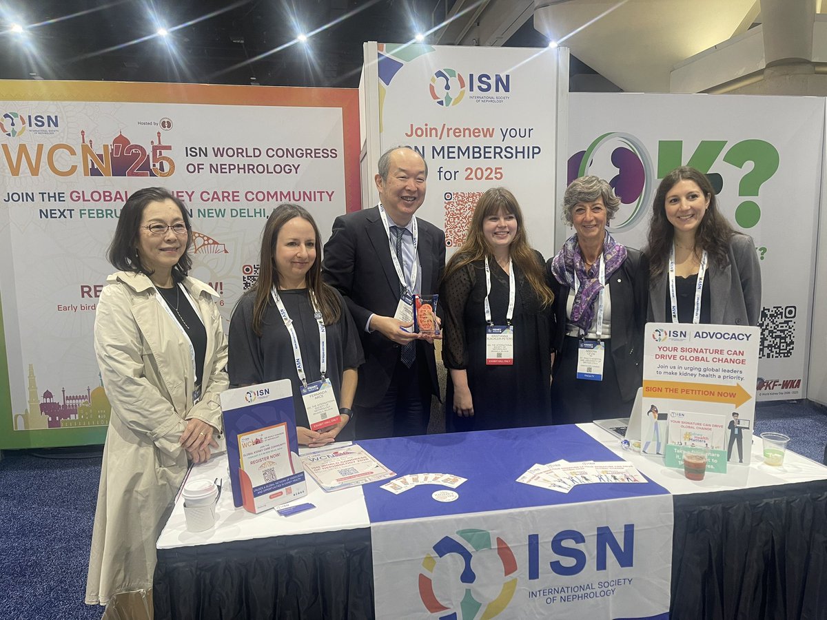 hswapnil's tweet photo. The @ISNkidneycare leadership with the #NephJCKidneys award! https://t.co/Q44nJtKHGH