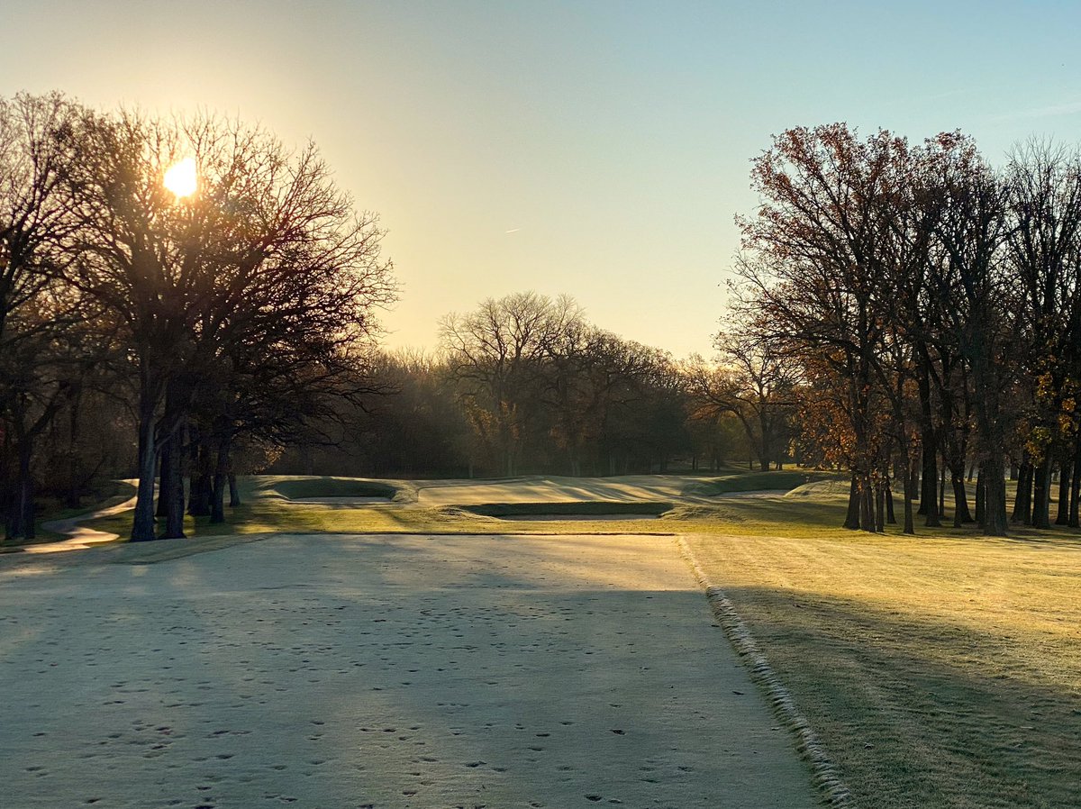 RileyJohnsGolf's tweet image. Beautiful morning light highlighting the Ross Nine work @stcharleswpg