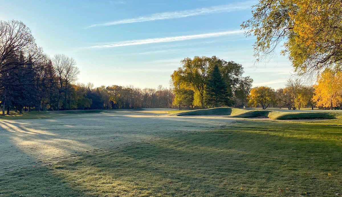 RileyJohnsGolf's tweet image. Beautiful morning light highlighting the Ross Nine work @stcharleswpg