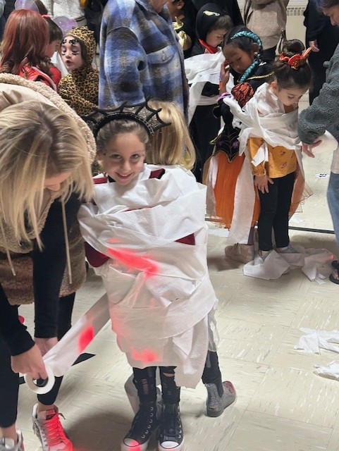 WestRidgeSchool's tweet photo. West Ridge Monster Mash!  So many great costumes and so many great smiles! https://t.co/0YN5YD6Vhv