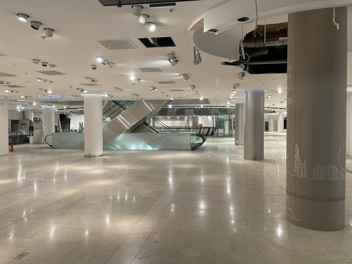 svnkrgr's tweet image. Galerie Lafayette, Friedrichstraße.
Ach, Berlin.