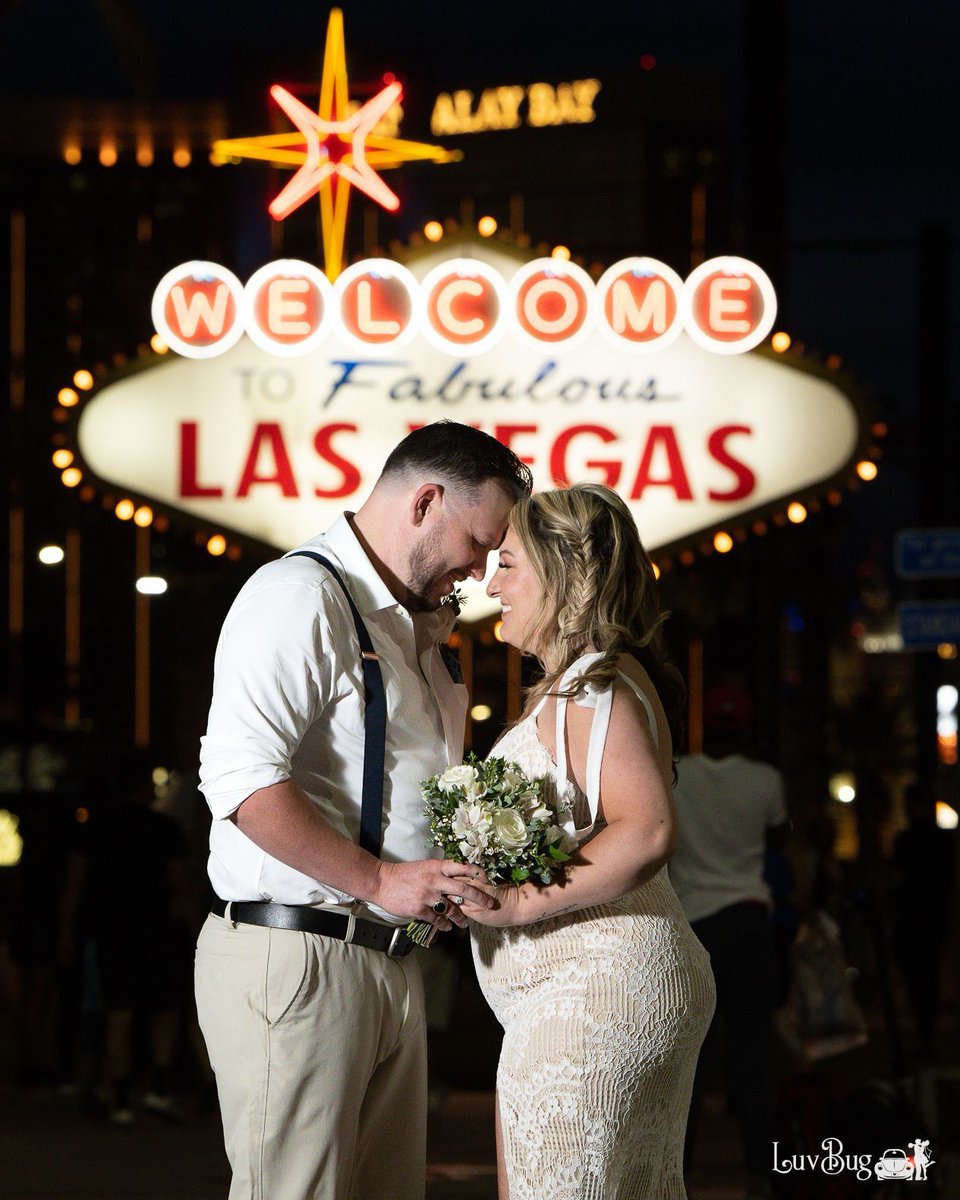 LVLuvBug's tweet photo. Congrats Danielle and Colby on your Las Vegas Sign wedding!
#lasvegassign #lasvegaswedding #vegaswedding #elopement #lasvegasweddingphotographer #microwedding #lasvegasweddingphotographer #destinationwedding #desertwedding https://t.co/dimmFbbYR8