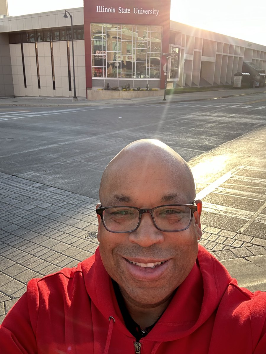 stan_shingles's tweet photo. It is always great to return to Illinois State. Giving back to ISU by serving on the Alumni Association Board of Directors with some amazing Redbirds! 👍🏽 https://t.co/m6CiP6PPzM