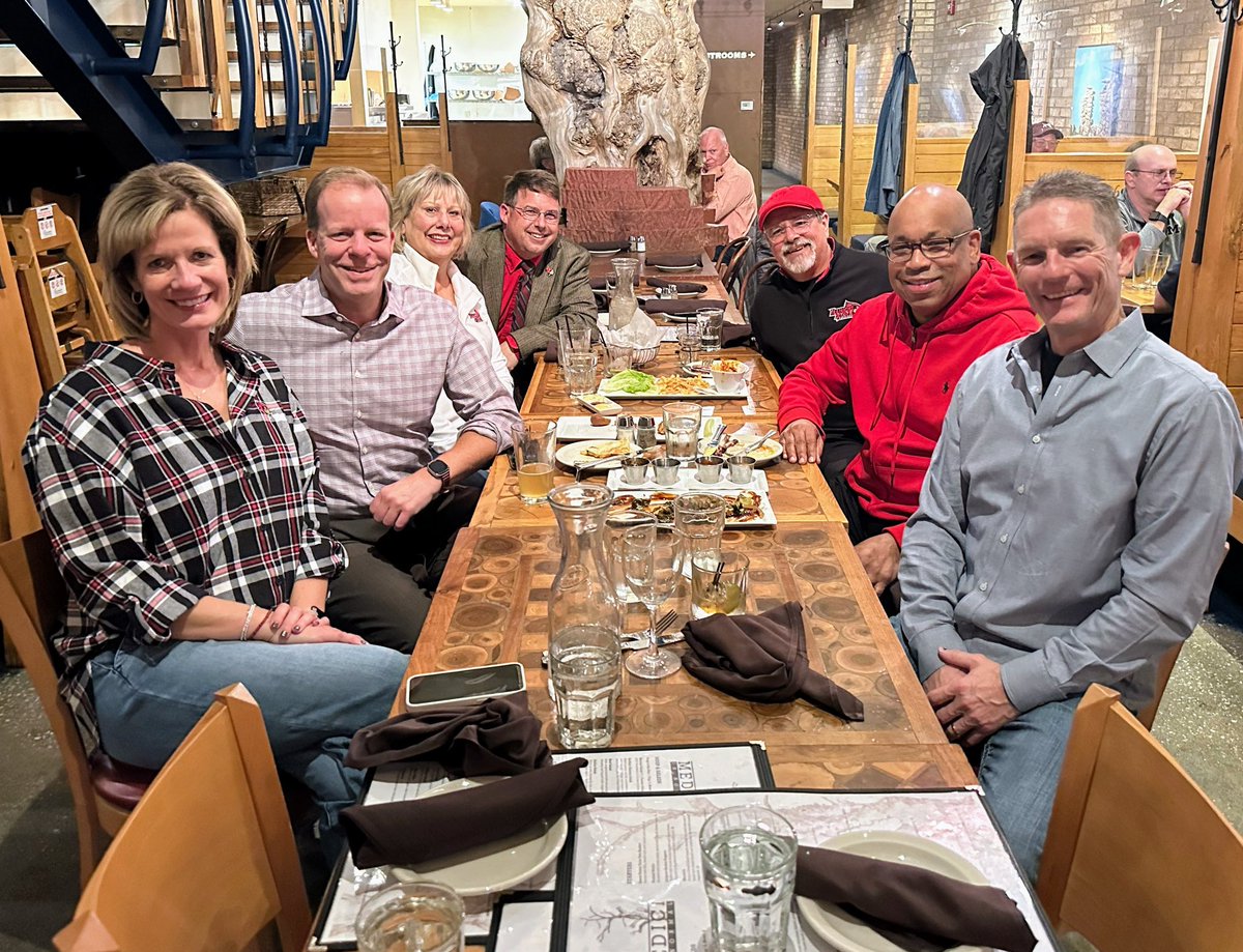 stan_shingles's tweet photo. It is always great to return to Illinois State. Giving back to ISU by serving on the Alumni Association Board of Directors with some amazing Redbirds! 👍🏽 https://t.co/m6CiP6PPzM