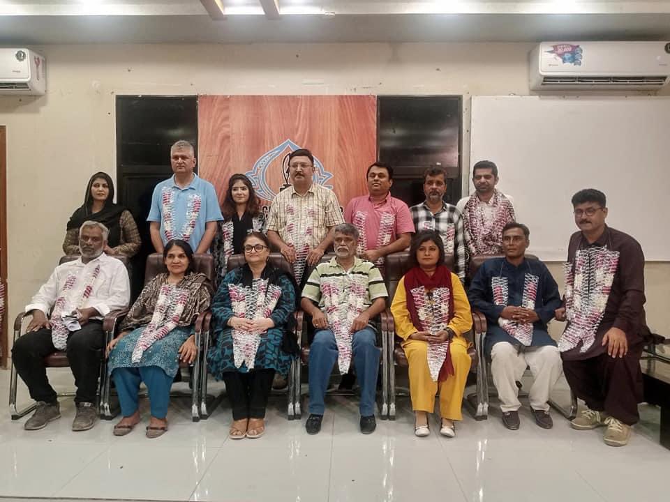 Hafeezreporter's tweet photo. Congratulations to the new Executive Council of Karachi Union of Journalists (KUJ)
@KarachiUnion
@pfujkuj
@IFJGlobal
@ifjasiapacific
@pressclubkhi
#KUJ
#PFUJ
#karachimedia https://t.co/Pwk1FZlFNK