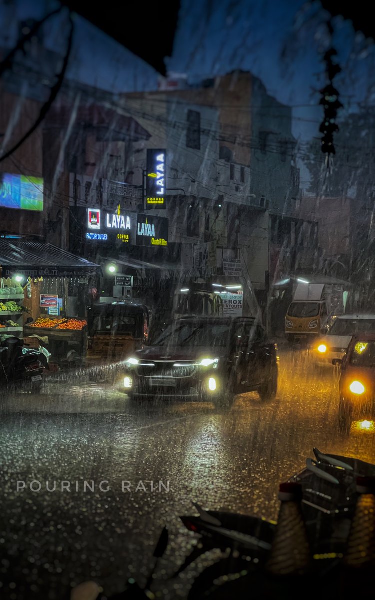 karthick3112's tweet photo. Pouring Rain 🌧️🌧️

#coimbatorerain  #Coimbatore #Rains https://t.co/UzEne8ZjcV