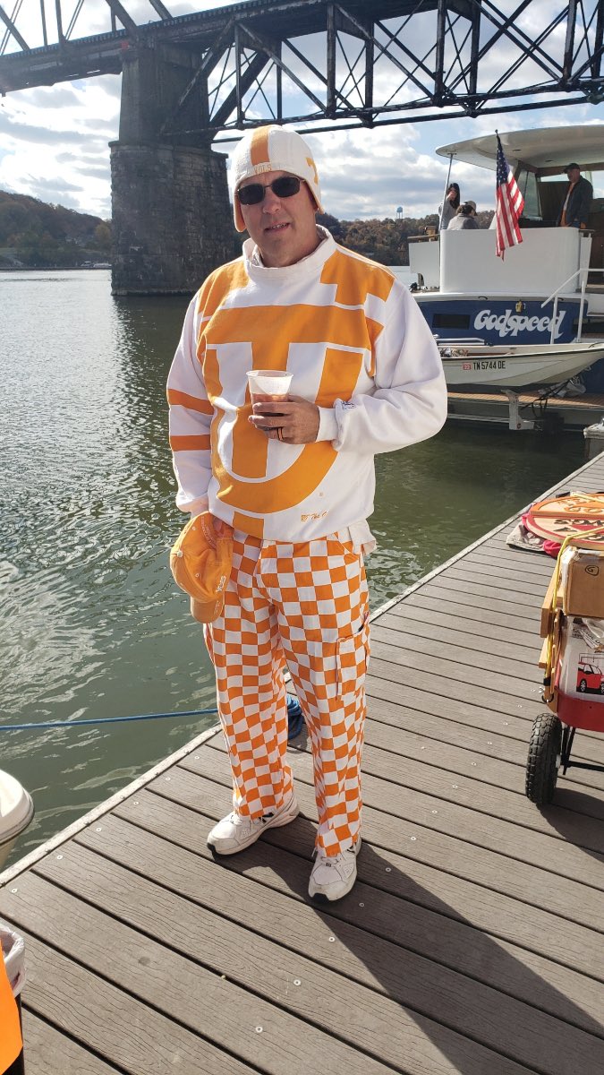 OldschoolVet67's tweet photo. My blood runs orange – go Vols!!! https://t.co/AkigVVL9OP