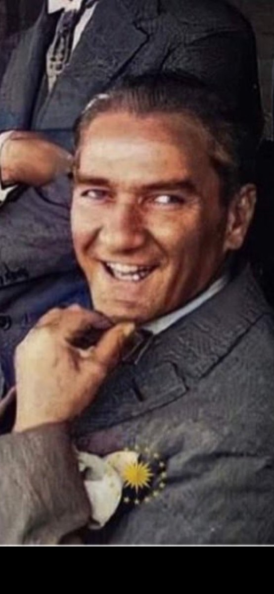 Bir gülüşü var bin derde deva…
Daima izinde❤️