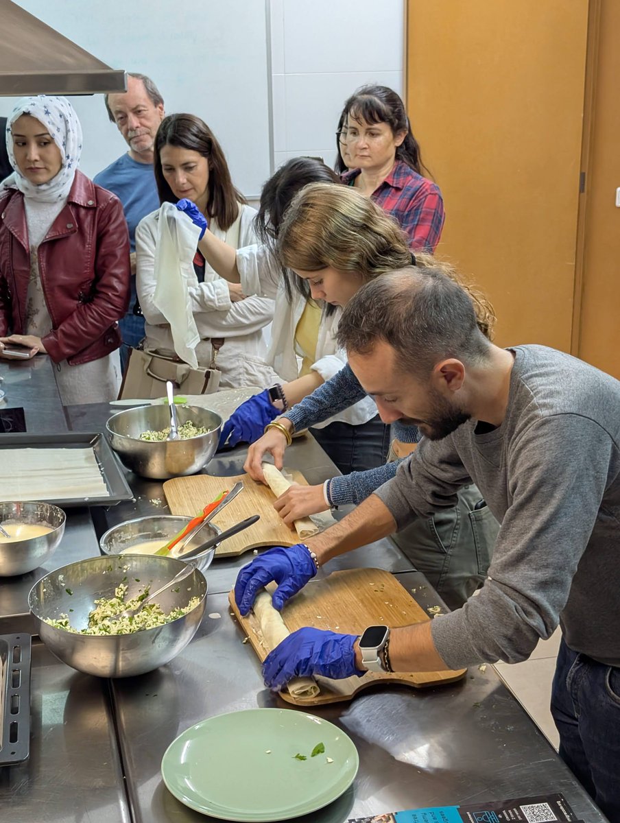 CasaTurcaBCN's tweet photo. Algunas fotos de nuestro evento de anoche en el #ClubdeCocina.
¡Mil gracias a @OCC_Project  por esta hermosa colaboración! ✨

Charla de té acompañada de börek con queso 🫖🧀😍

¡Sigan atentos para no perderse nuestros próximos eventos! 😉 https://t.co/9lKA8OqQUE