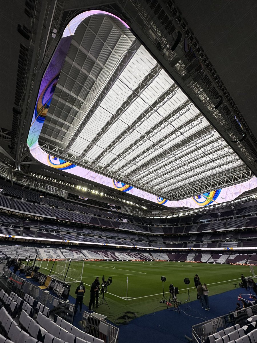MrOnile_'s tweet photo. 🏟️ El-Clasico tonight will be played under a closed roof decided by Real Madrid. 🔐

Watin @realmadrid Dey plan?🤔😂

#onilekickoff #onile #RMDFCB #RealMadrid https://t.co/XvmOkfNTDd