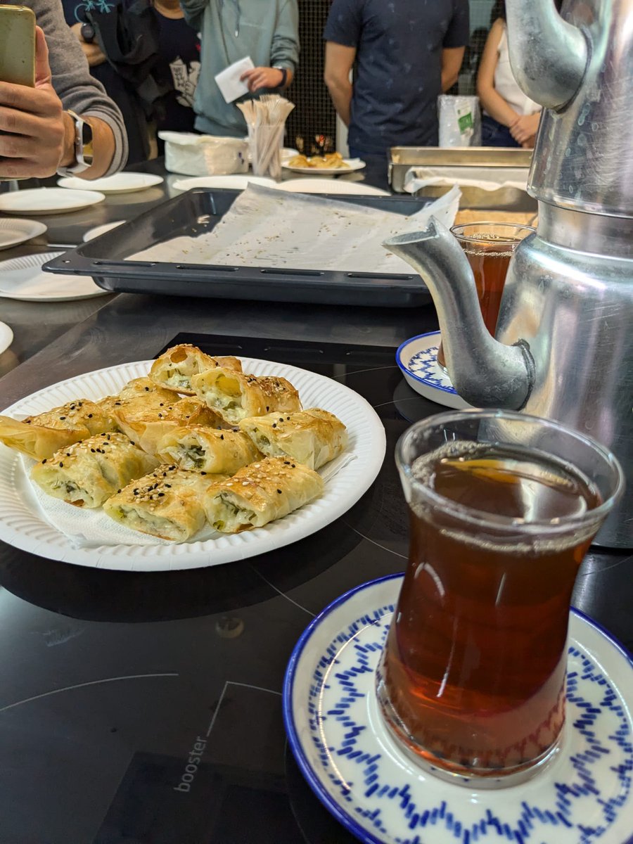 CasaTurcaBCN's tweet photo. Algunas fotos de nuestro evento de anoche en el #ClubdeCocina.
¡Mil gracias a @OCC_Project  por esta hermosa colaboración! ✨

Charla de té acompañada de börek con queso 🫖🧀😍

¡Sigan atentos para no perderse nuestros próximos eventos! 😉 https://t.co/9lKA8OqQUE