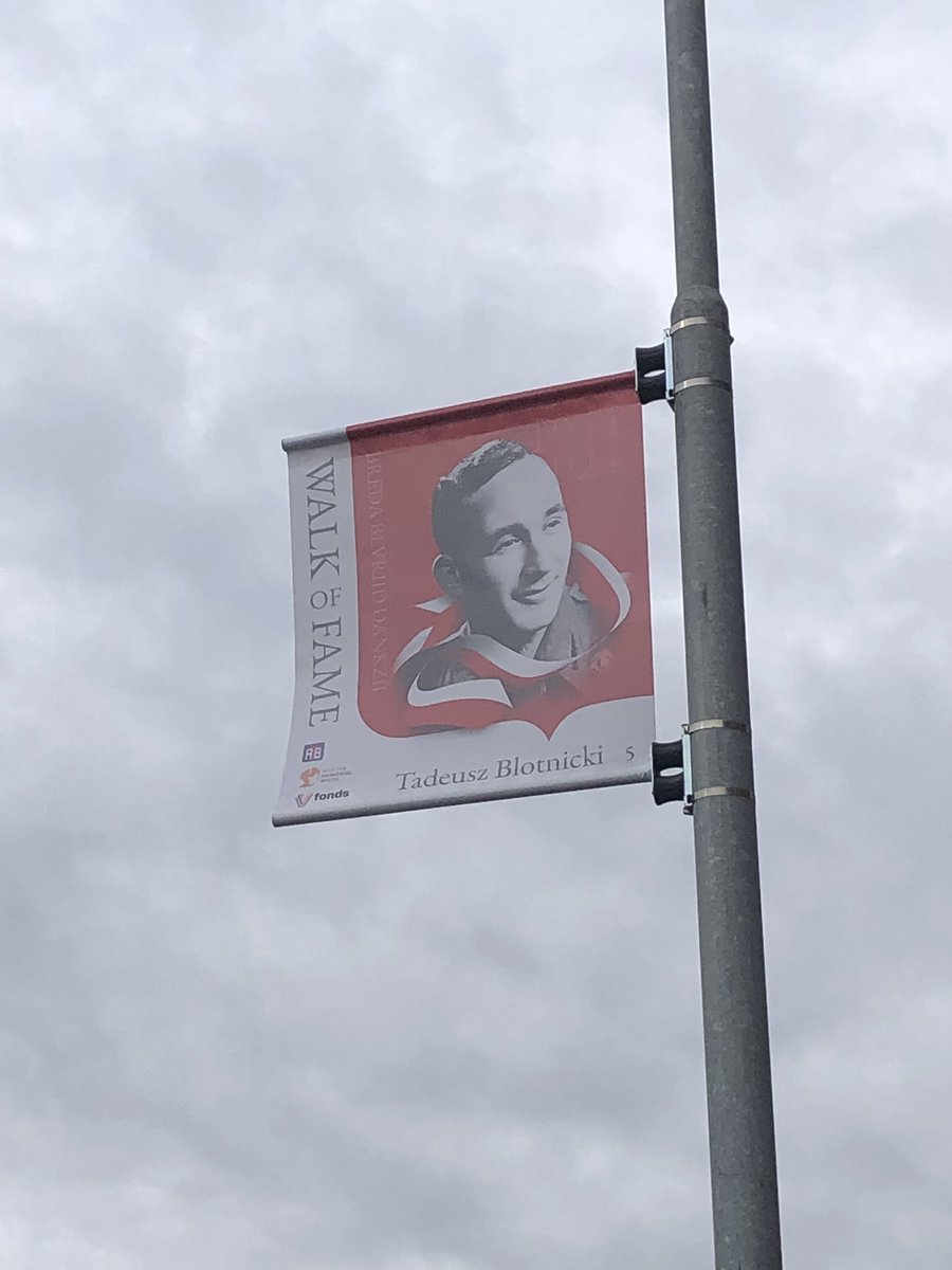 BertThoolen's tweet photo. Breda viert 80 jaar bevrijding door de Poolse helden! 
De vader altijd in gedachte en de laatste oudstrijder worden geeerd! https://t.co/wlua07ID0z